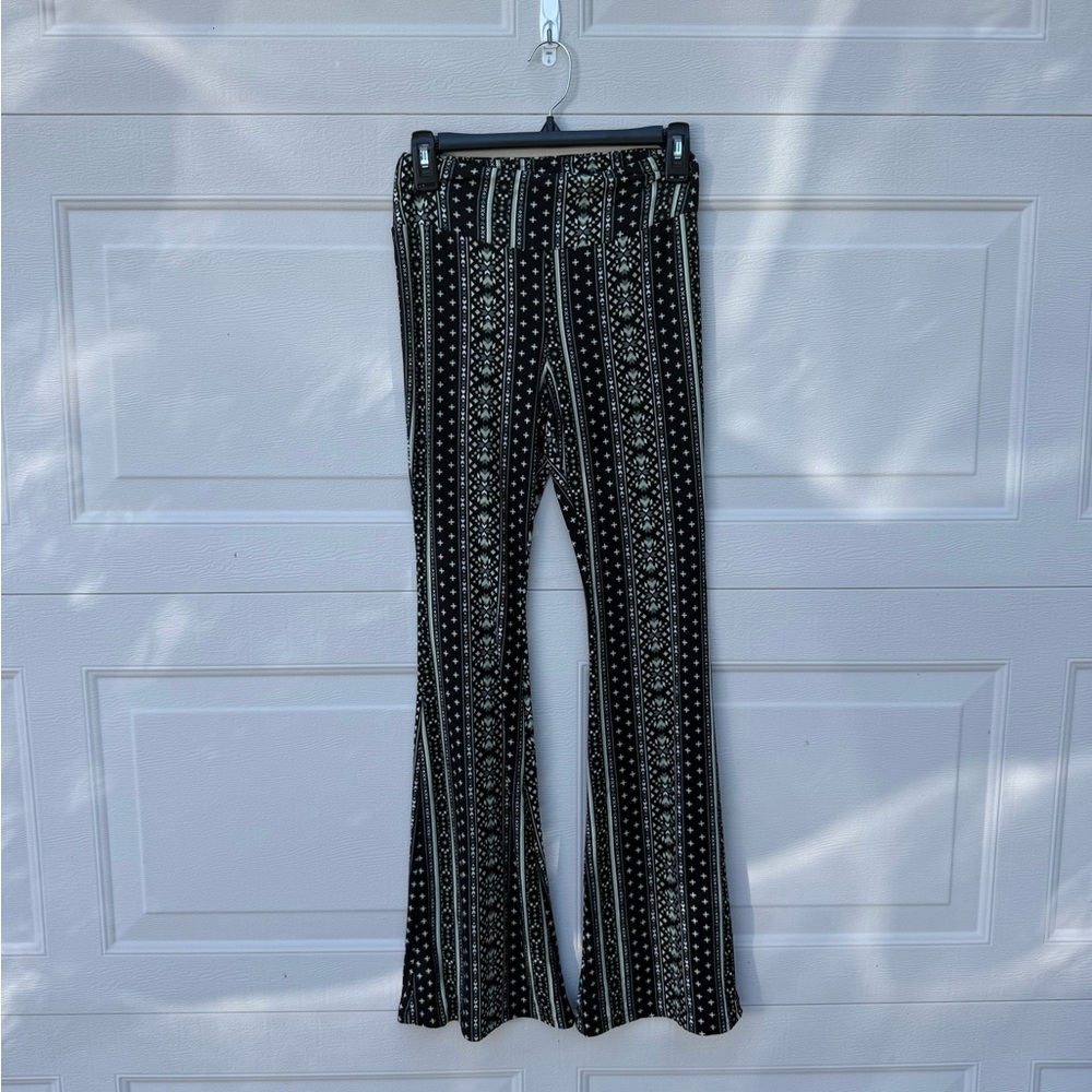 Patterned Flare Leggings 💚